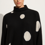 Suzusan Cashmere seamless turtleneck wide pullover Tsumami Koboushi Shibori Dot in black / light grey